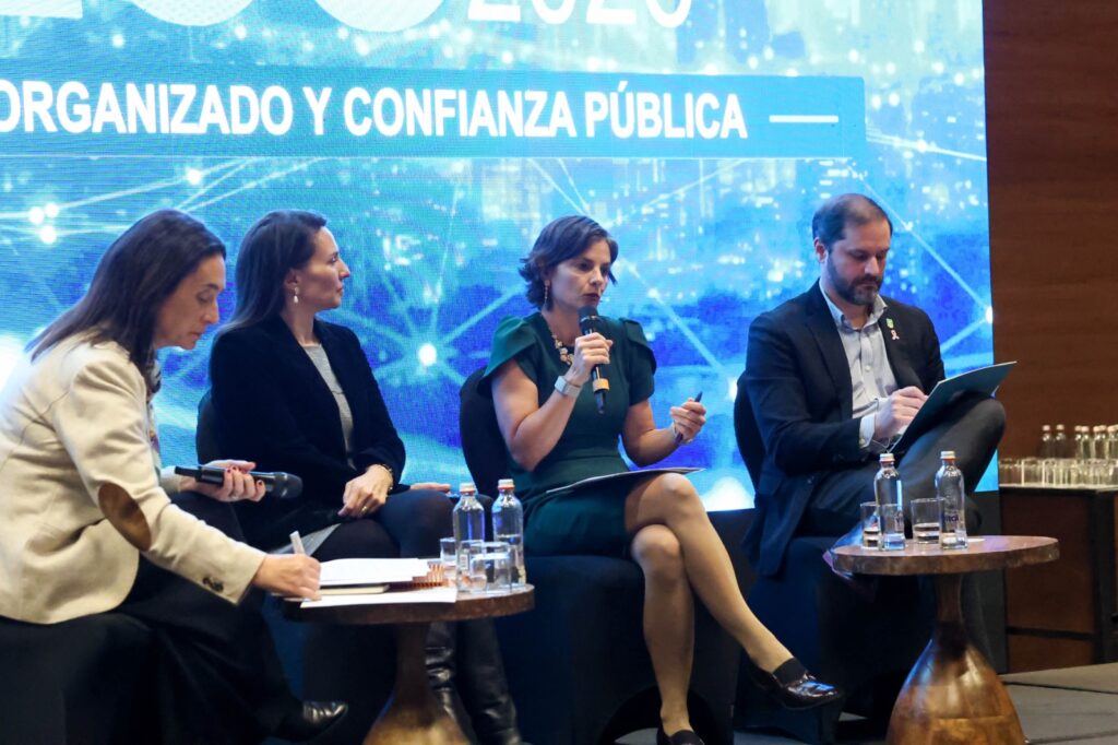 Cecilia Valdés en seminario sobre economías ilícitas